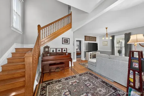 354 South Madison Street Woodstock IL 60098