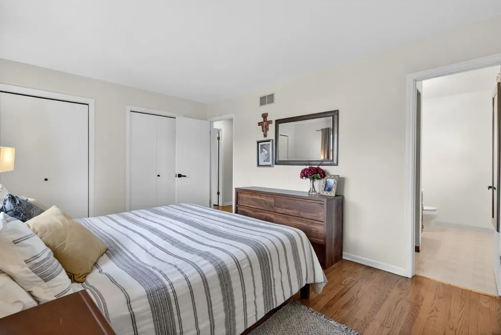 8632 Clifford Drive Darien IL 60561