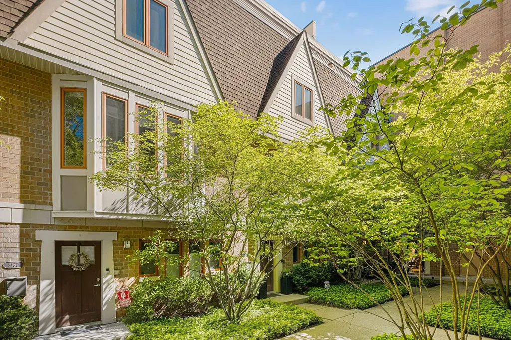3151 North Honore Street Chicago IL 60657
