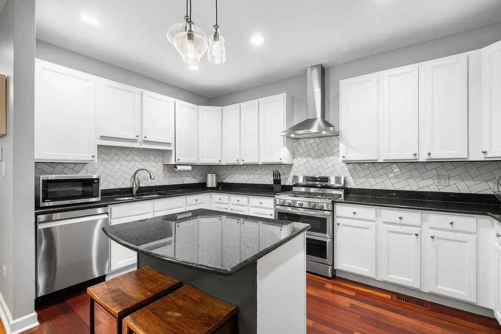 3151 North Honore Street Chicago IL 60657