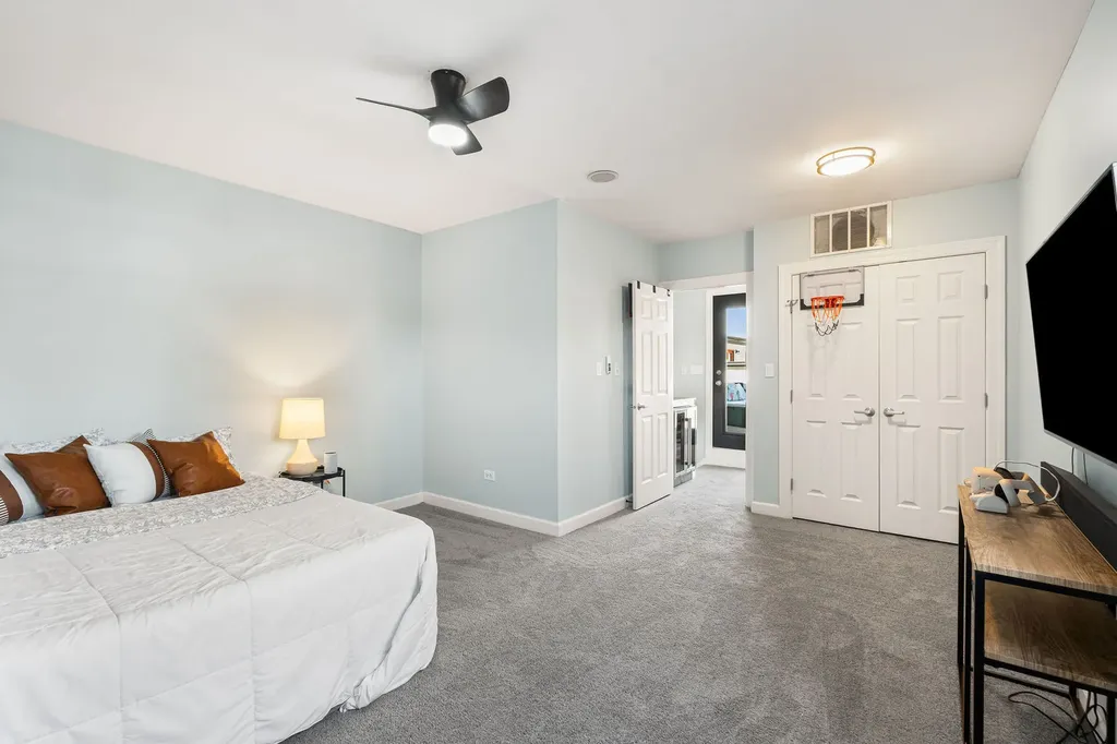 3151 North Honore Street Chicago IL 60657