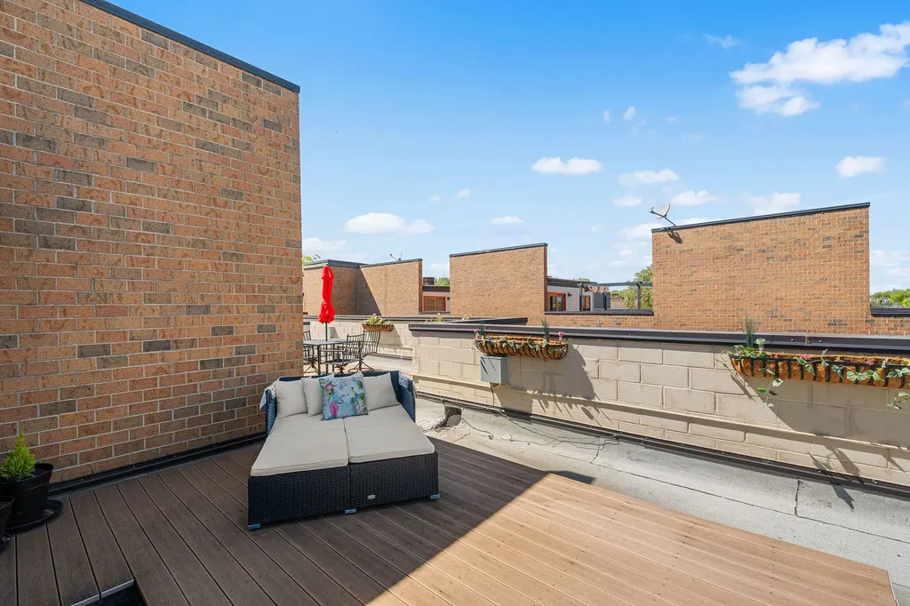 3151 North Honore Street Chicago IL 60657