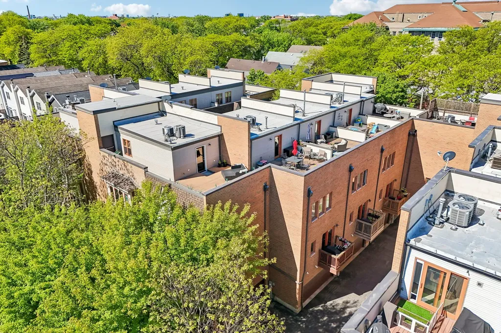 3151 North Honore Street Chicago IL 60657