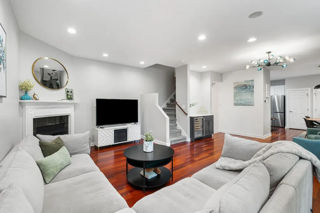 3151 North Honore Street Chicago IL 60657