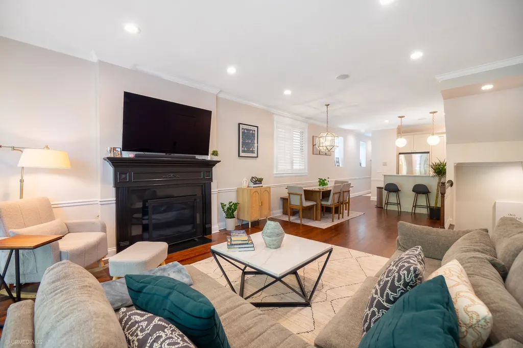 1541 West Montana Street Chicago IL 60614