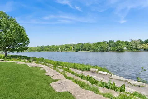 200 North River Lane Geneva IL 60134