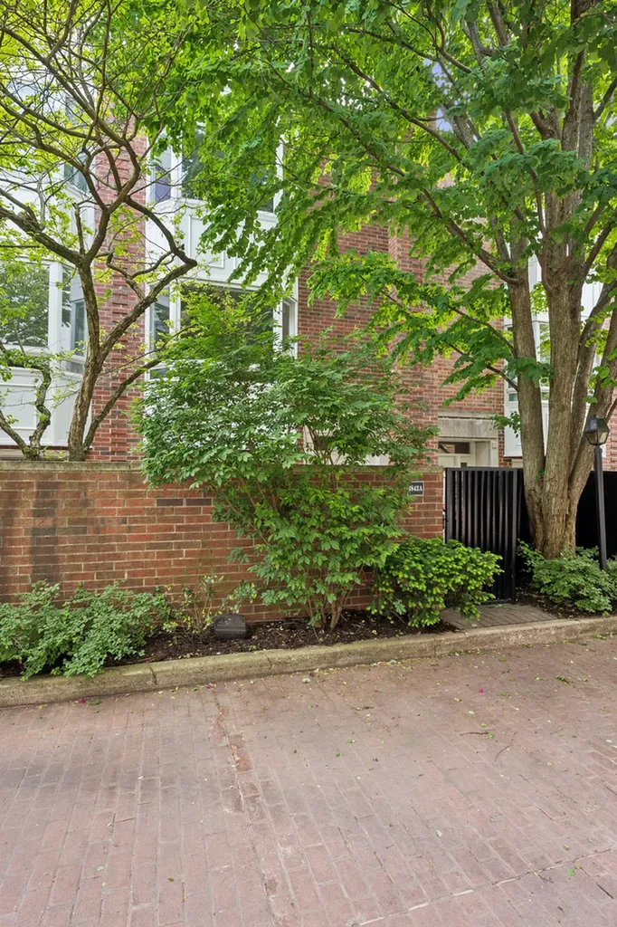 1843 North Hudson Avenue Chicago IL 60614