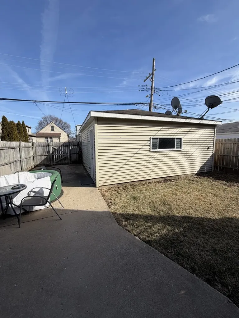 5475 North Monitor Avenue Chicago IL 60630