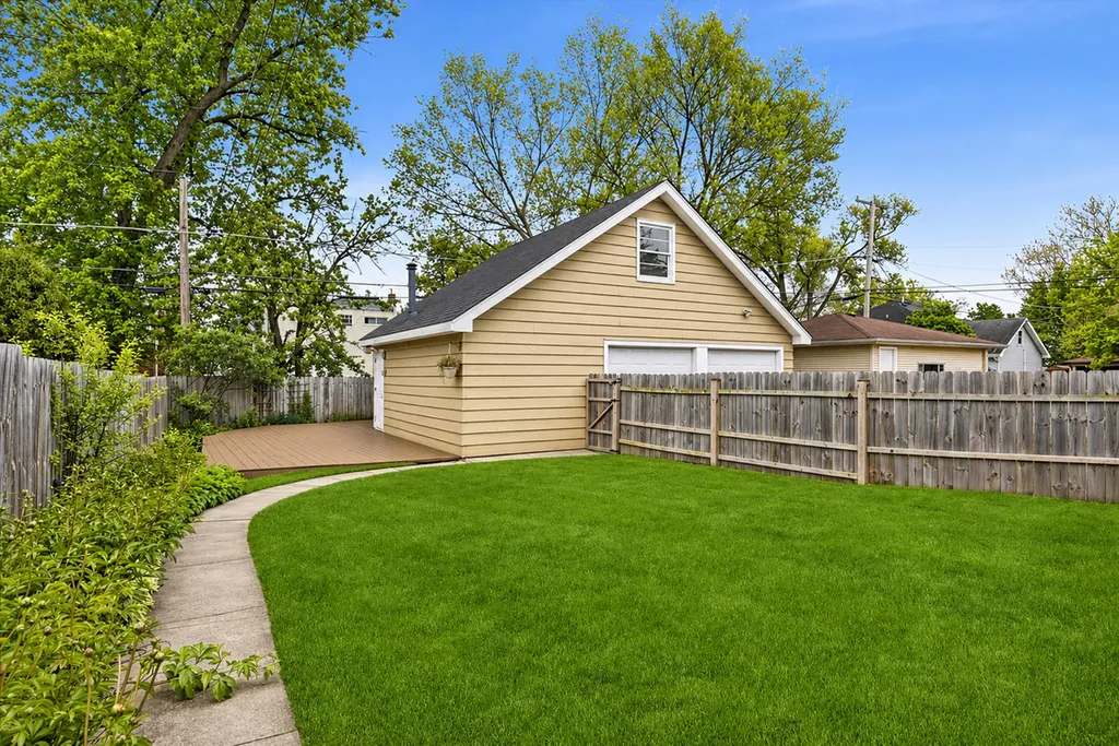 923 South Fairfield Avenue Elmhurst IL 60126