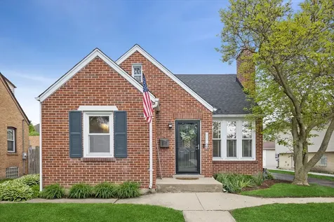 923 South Fairfield Avenue Elmhurst IL 60126
