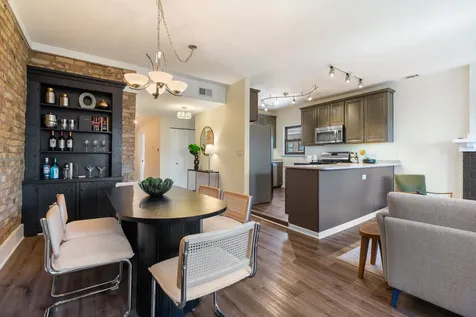 824 Hinman Avenue Evanston IL 60202
