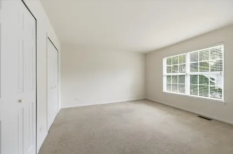 445 Greenview Lane Oswego IL 60543