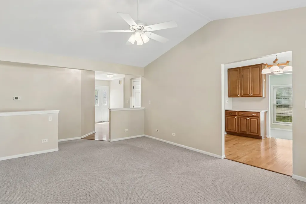 217 Meadowview Lane Aurora IL 60502