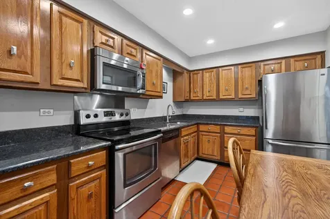 131 Camden Court Lincolnshire IL 60069