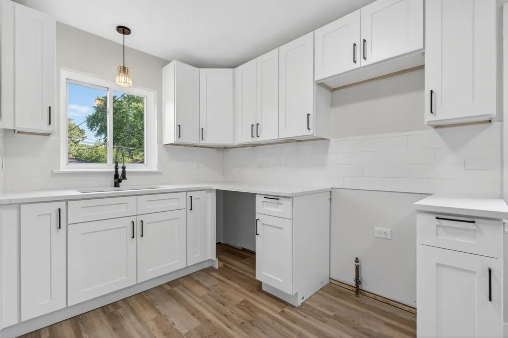 114 West 126th Place Chicago IL 60628