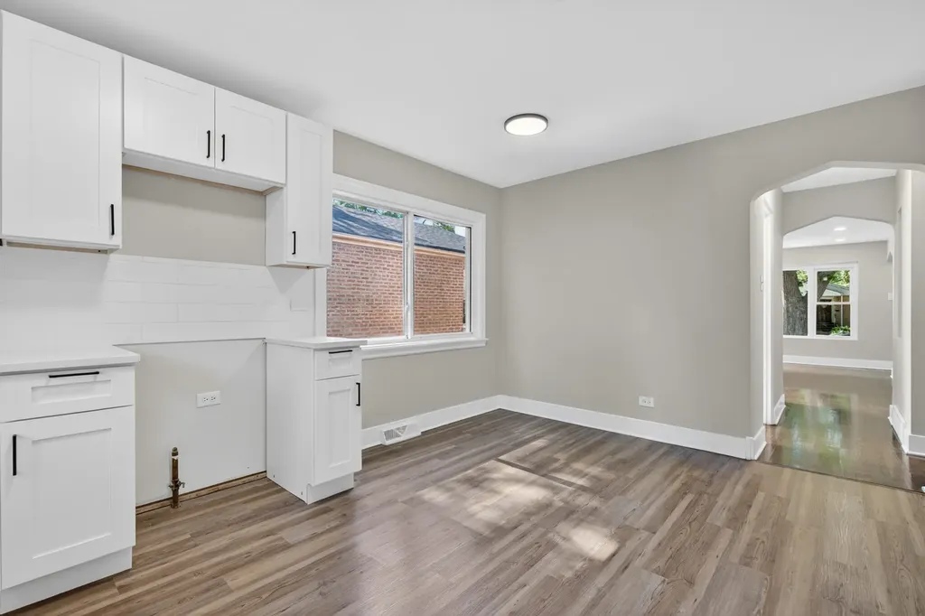 114 West 126th Place Chicago IL 60628