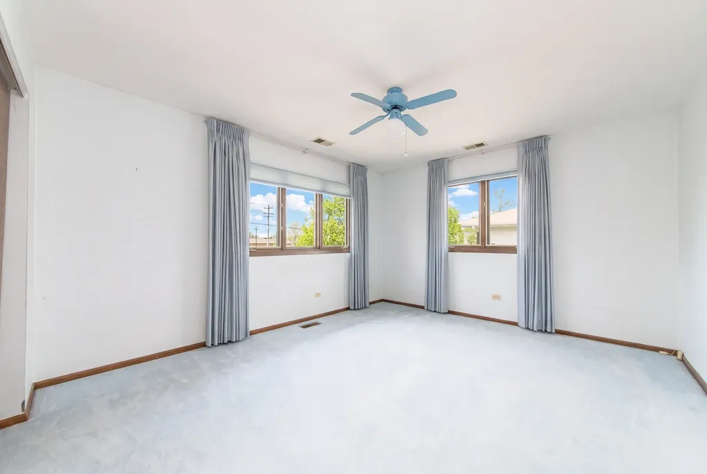 16W731 89TH Place Willowbrook IL 60527