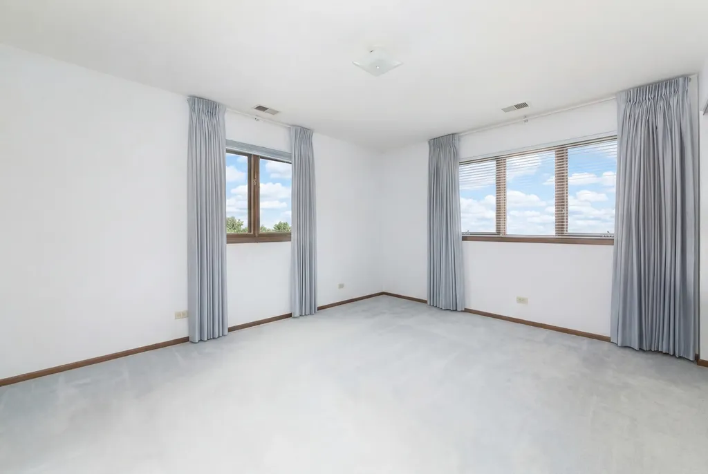 16W731 89TH Place Willowbrook IL 60527
