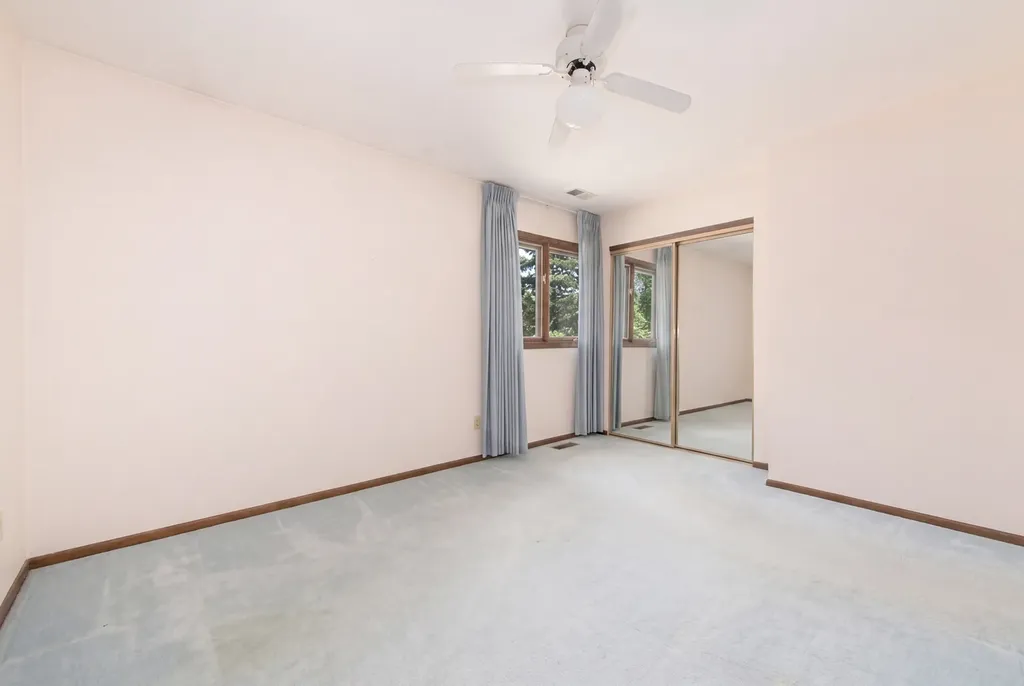 16W731 89TH Place Willowbrook IL 60527