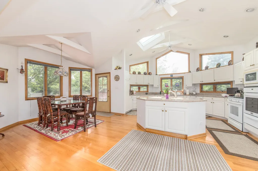 16W731 89TH Place Willowbrook IL 60527