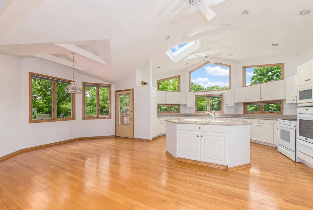 16W731 89TH Place Willowbrook IL 60527