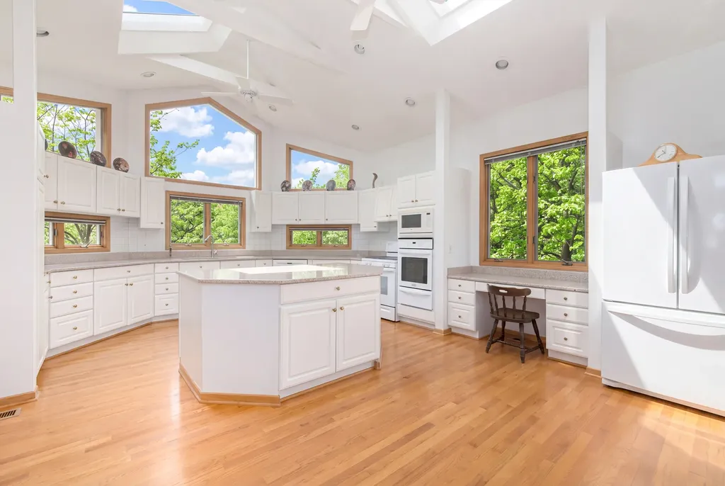 16W731 89TH Place Willowbrook IL 60527