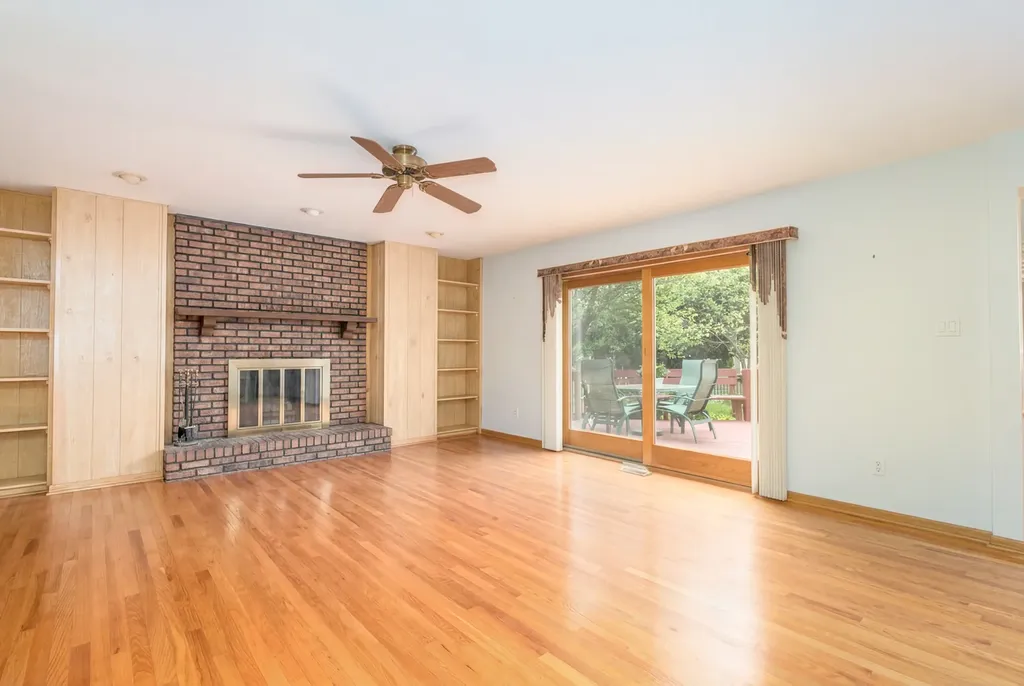 16W731 89TH Place Willowbrook IL 60527