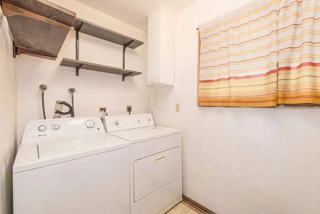 16W731 89TH Place Willowbrook IL 60527