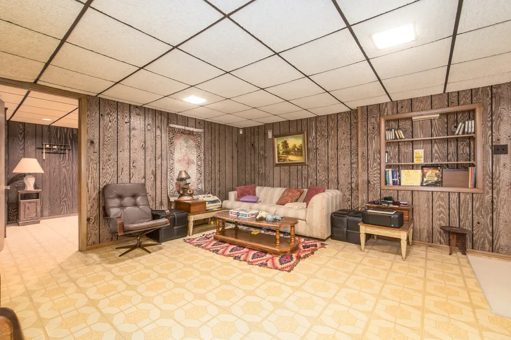 16W731 89TH Place Willowbrook IL 60527