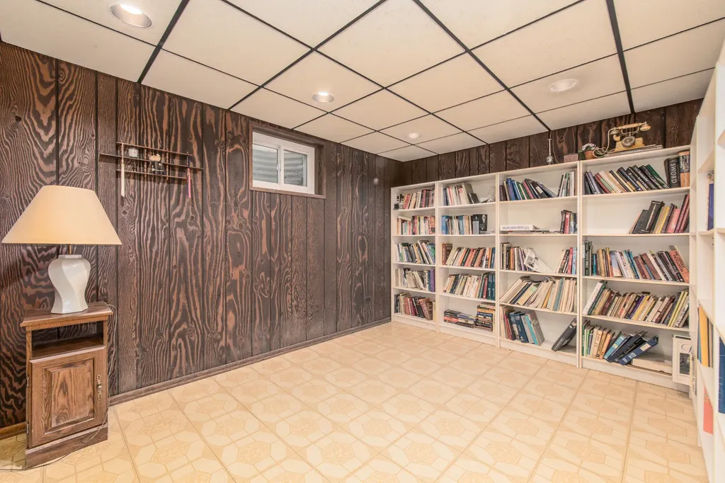 16W731 89TH Place Willowbrook IL 60527