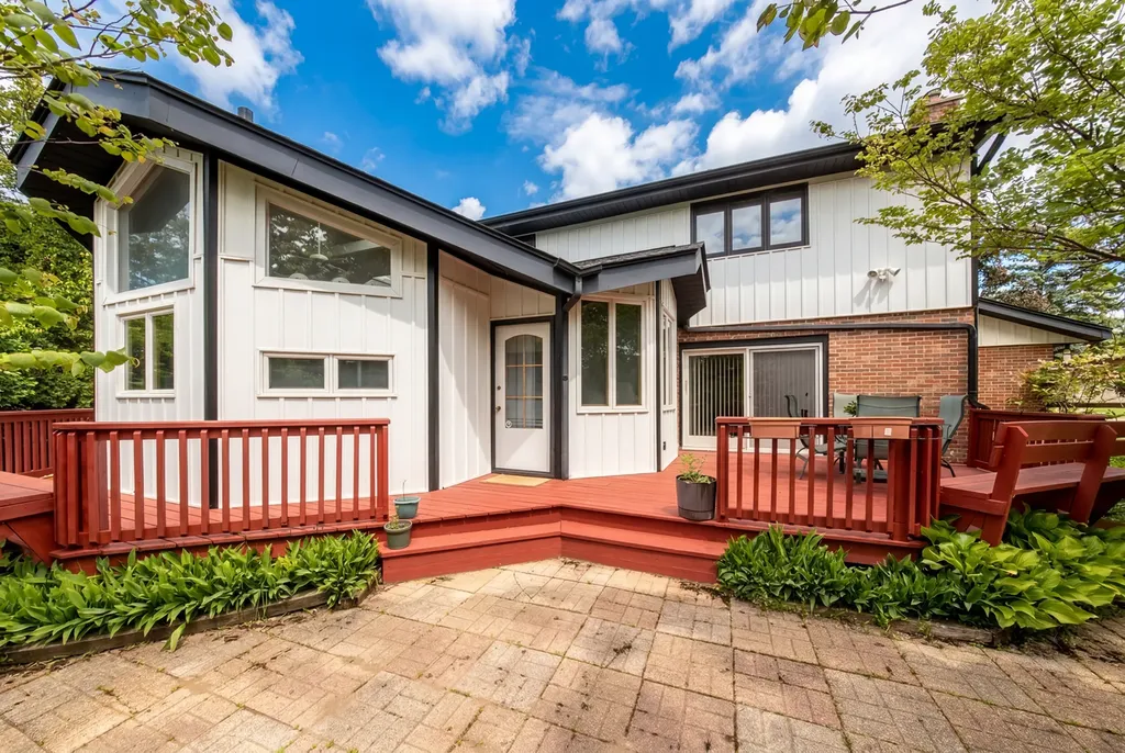 16W731 89TH Place Willowbrook IL 60527