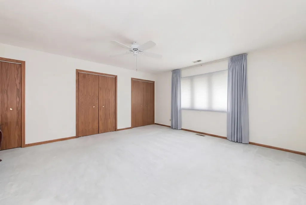 16W731 89TH Place Willowbrook IL 60527