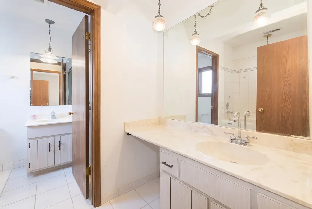 16W731 89TH Place Willowbrook IL 60527