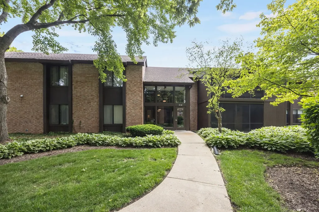 740 Saint Andrews Lane Crystal Lake IL 60014