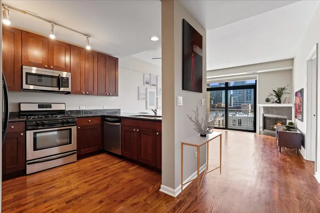 657 West Fulton Street Chicago IL 60661