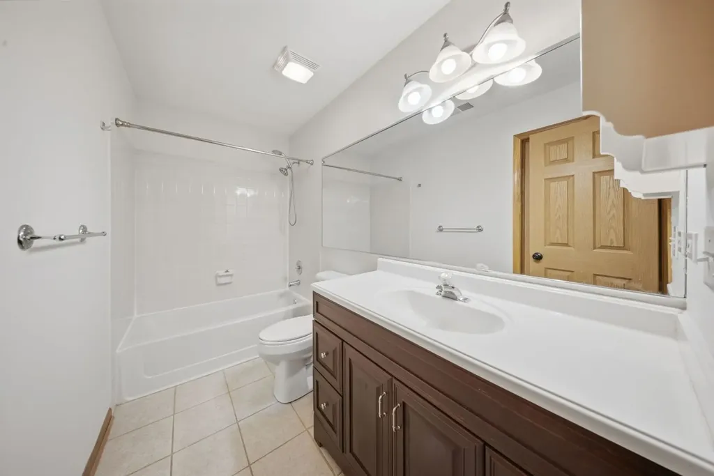 225 Columbia Court Schaumburg IL 60193