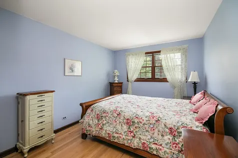 1409 East Rosehill Drive Arlington Heights IL 60004