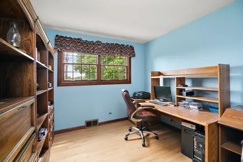 1409 East Rosehill Drive Arlington Heights IL 60004