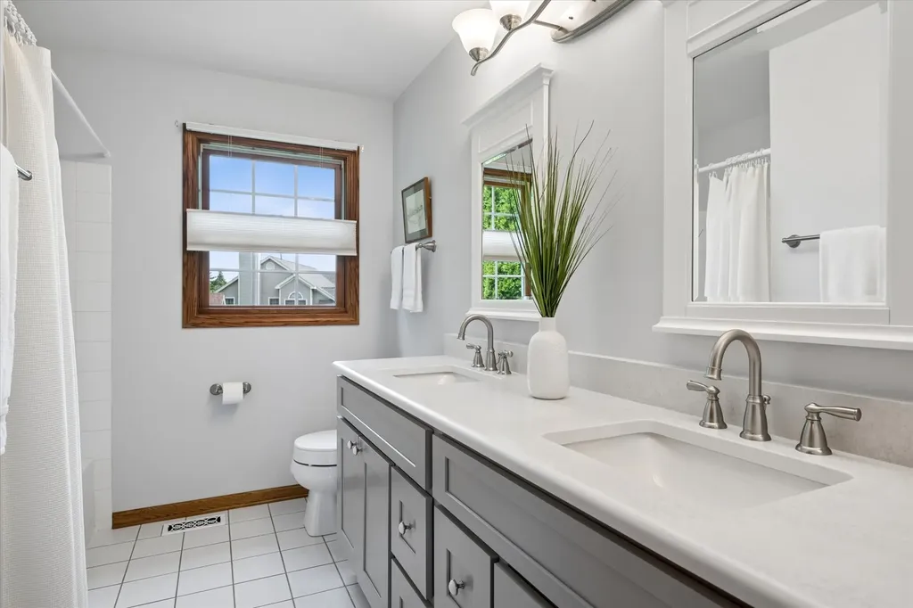 755 Warwick Court Lake Zurich IL 60047