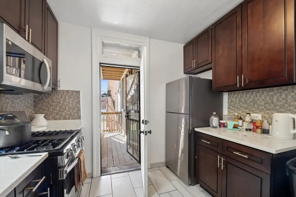 8012 South Honore Street Chicago IL 60620