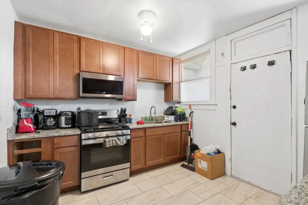 8012 South Honore Street Chicago IL 60620