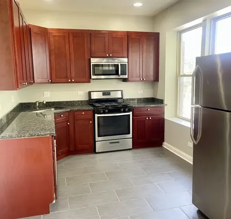 3741 West Le Moyne Street Chicago IL 60651