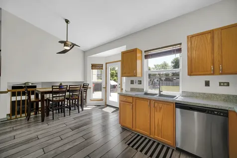676 Hamilton Lane North Aurora IL 60542