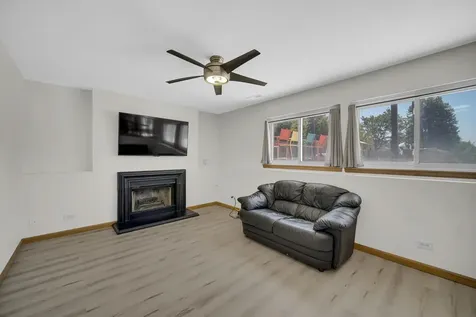 676 Hamilton Lane North Aurora IL 60542
