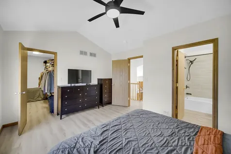 676 Hamilton Lane North Aurora IL 60542