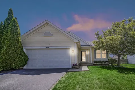 676 Hamilton Lane North Aurora IL 60542