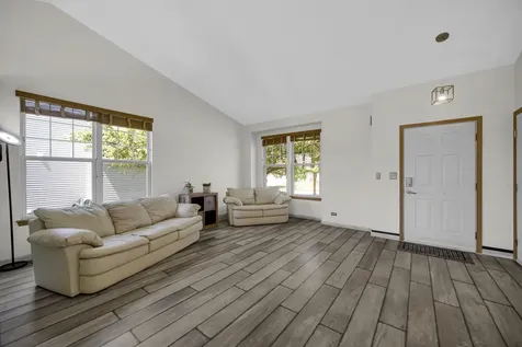 676 Hamilton Lane North Aurora IL 60542