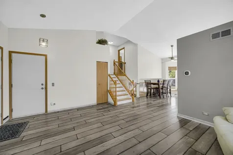 676 Hamilton Lane North Aurora IL 60542