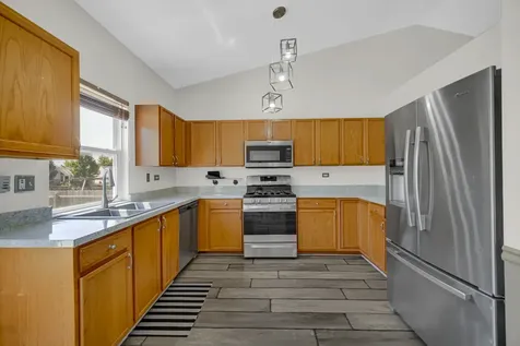 676 Hamilton Lane North Aurora IL 60542
