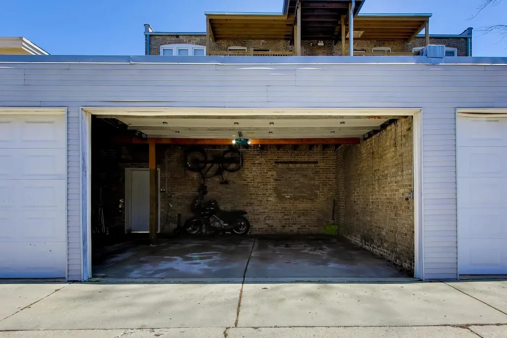 4722 North Kenneth Avenue Chicago IL 60630